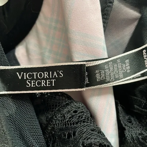 Pinky red & black lace Victoria Secret bra - Picture 5 of 5